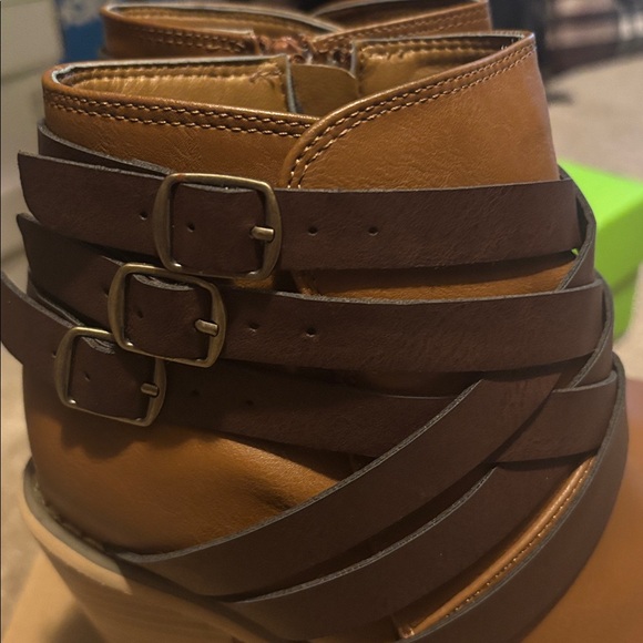 CCO Excellent Like New Condition Journee Collection Wide Strap Booties - Picture 5 of 9